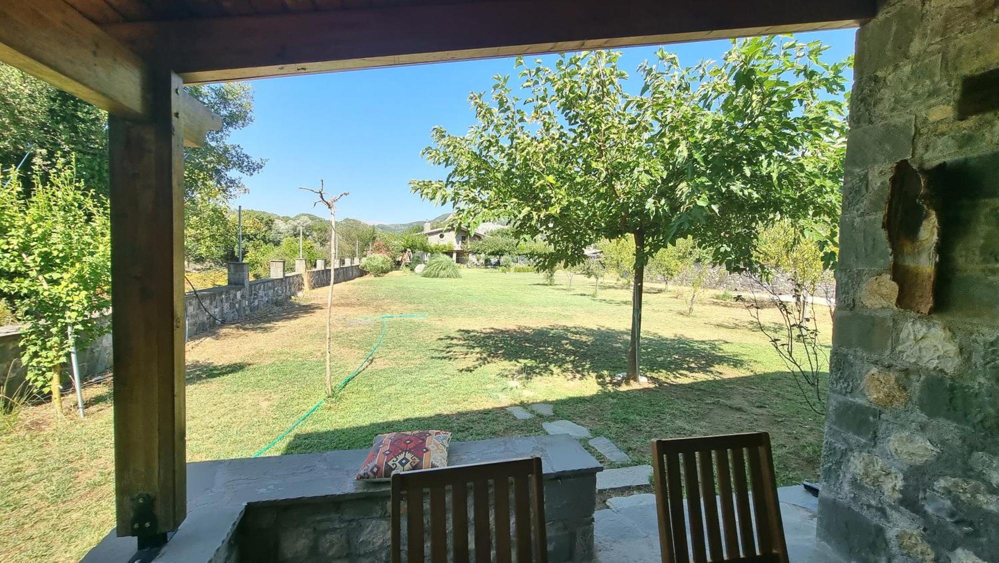 House With Big Garden And Barbeque In Nature Vourgareli エクステリア 写真