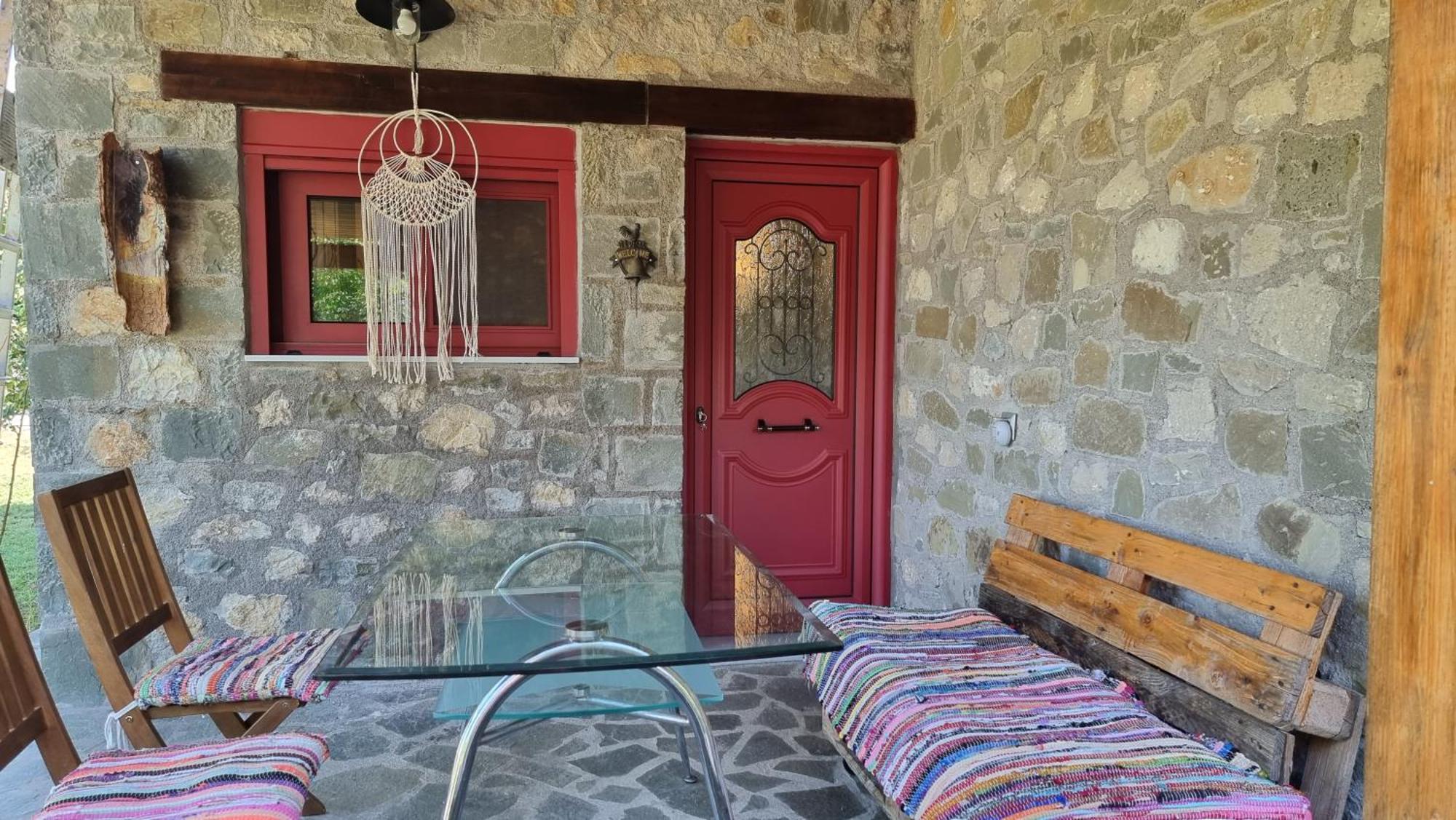 House With Big Garden And Barbeque In Nature Vourgareli エクステリア 写真
