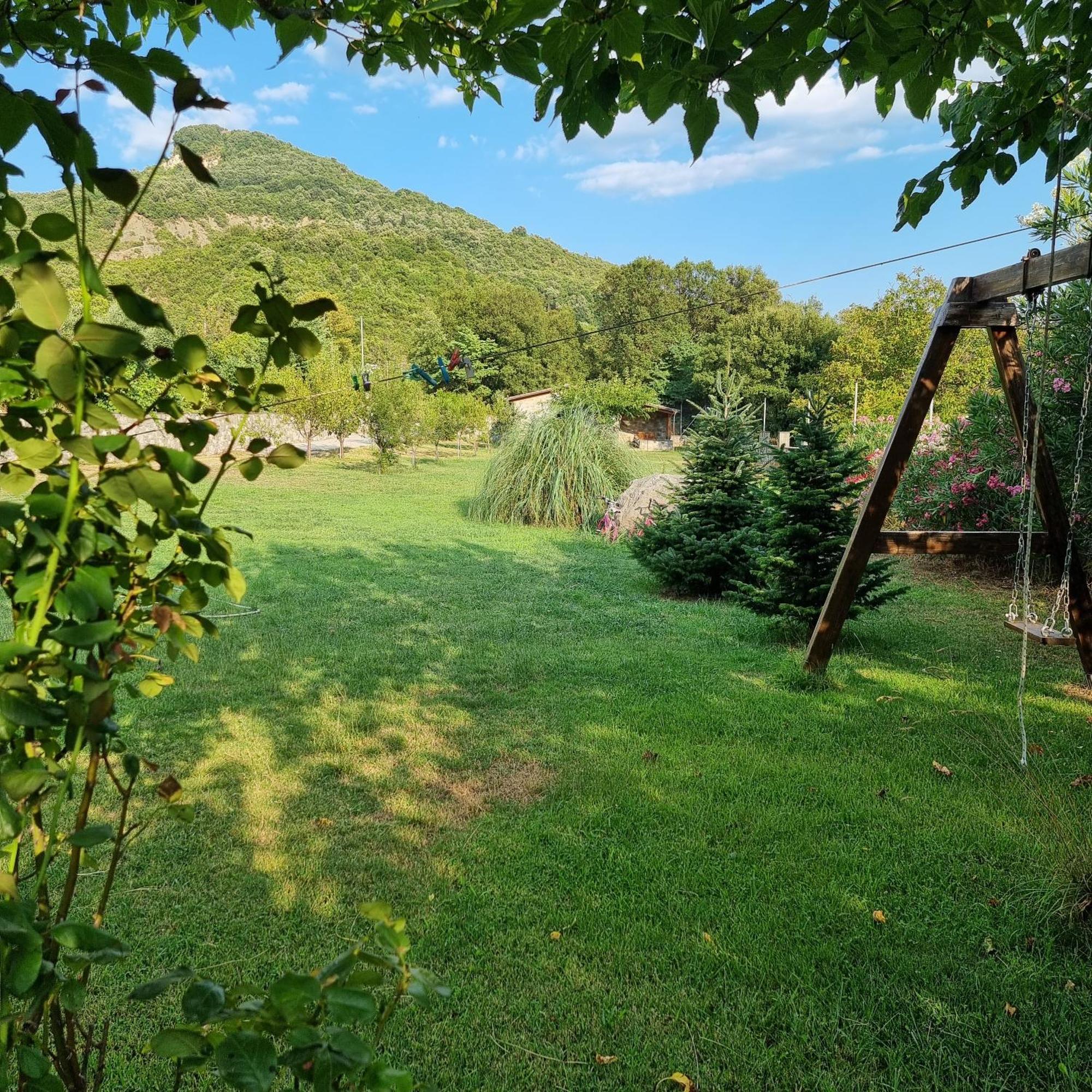 House With Big Garden And Barbeque In Nature Vourgareli エクステリア 写真