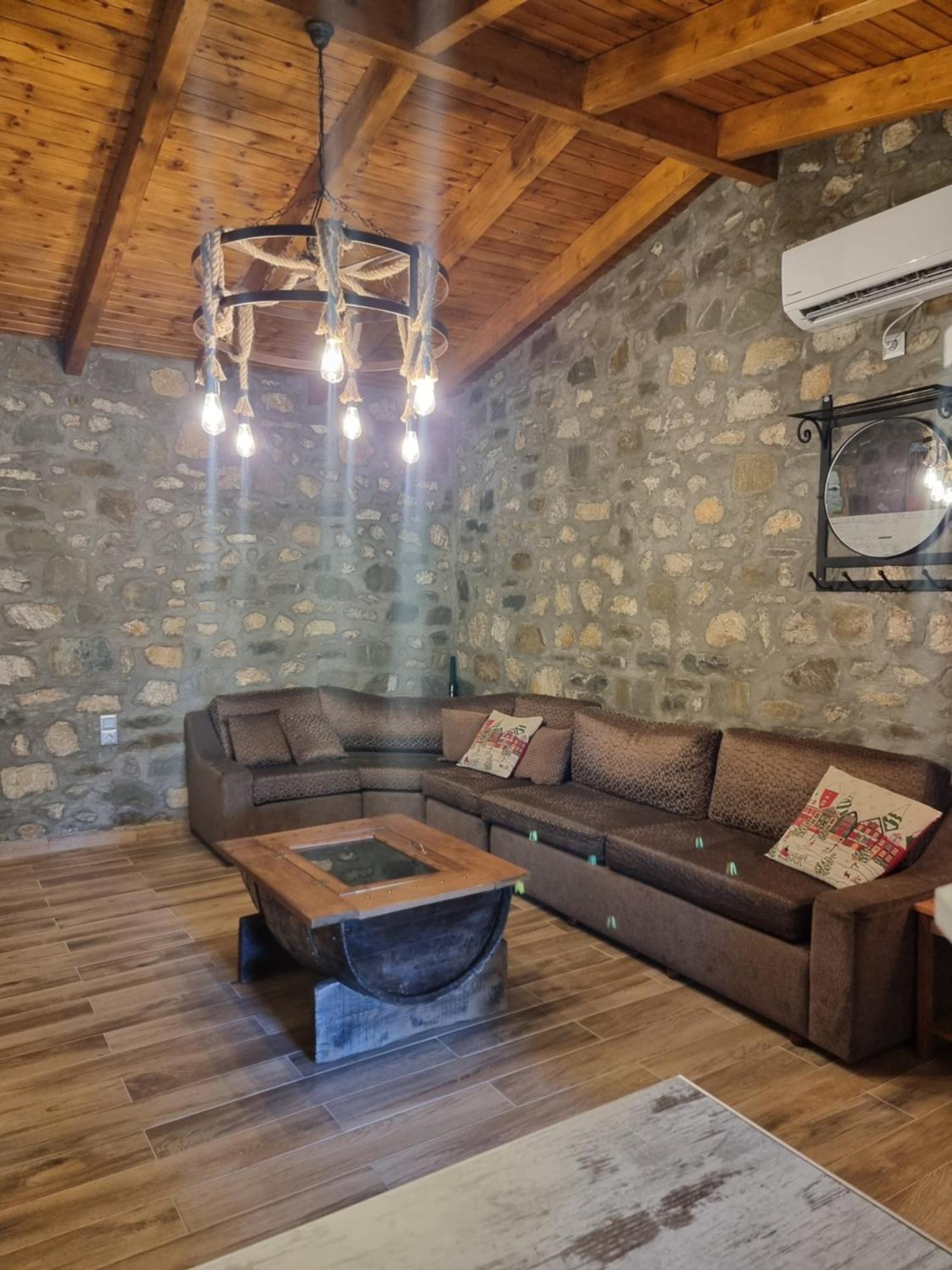 House With Big Garden And Barbeque In Nature Vourgareli エクステリア 写真