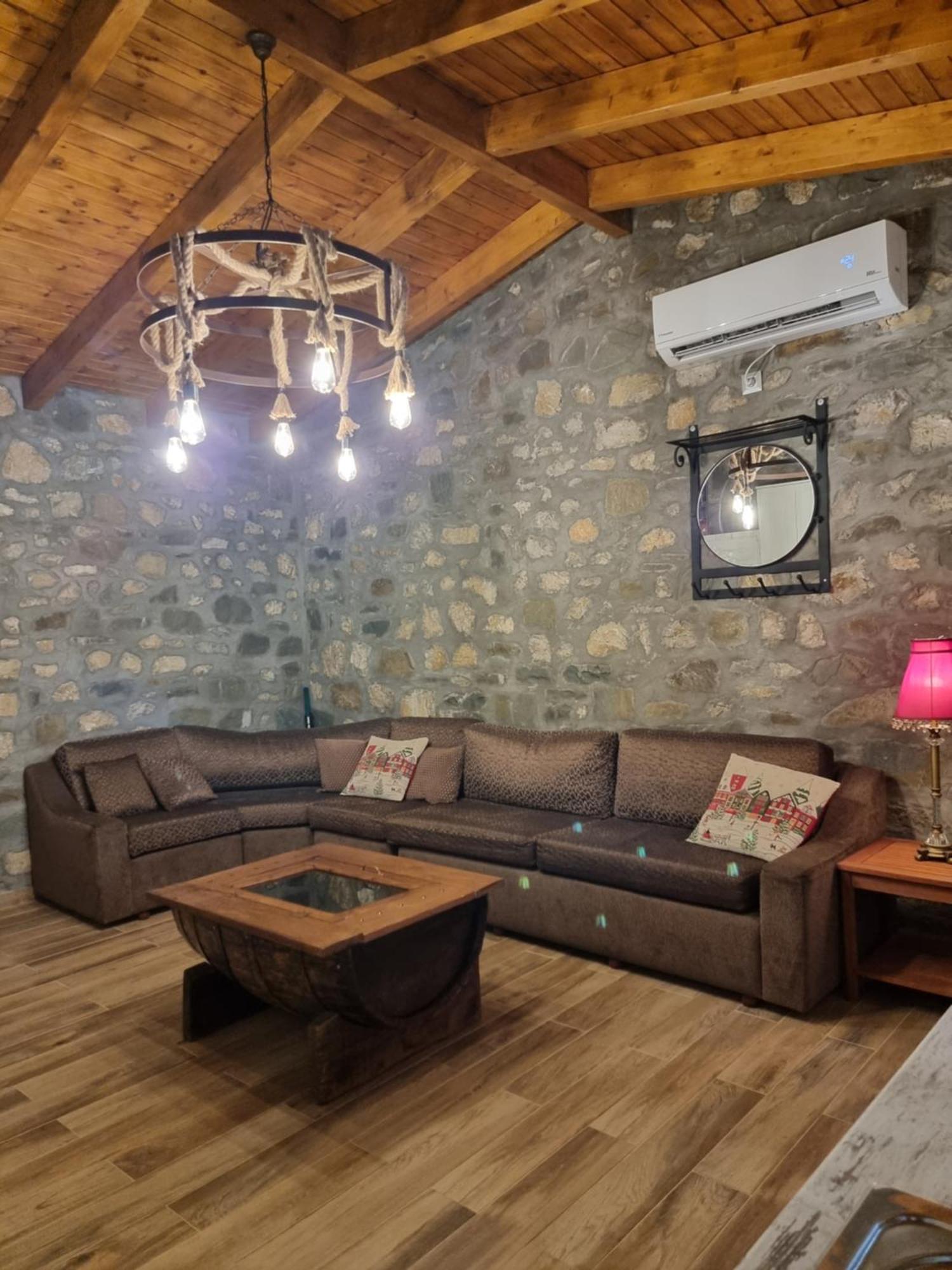 House With Big Garden And Barbeque In Nature Vourgareli エクステリア 写真