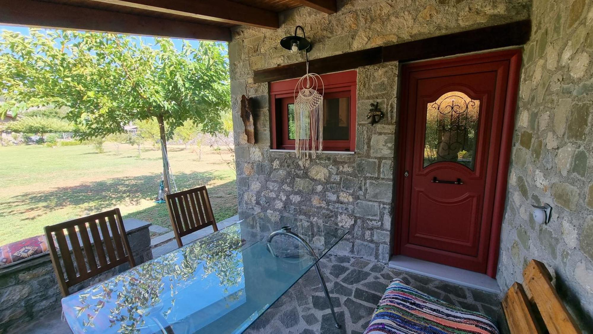 House With Big Garden And Barbeque In Nature Vourgareli エクステリア 写真